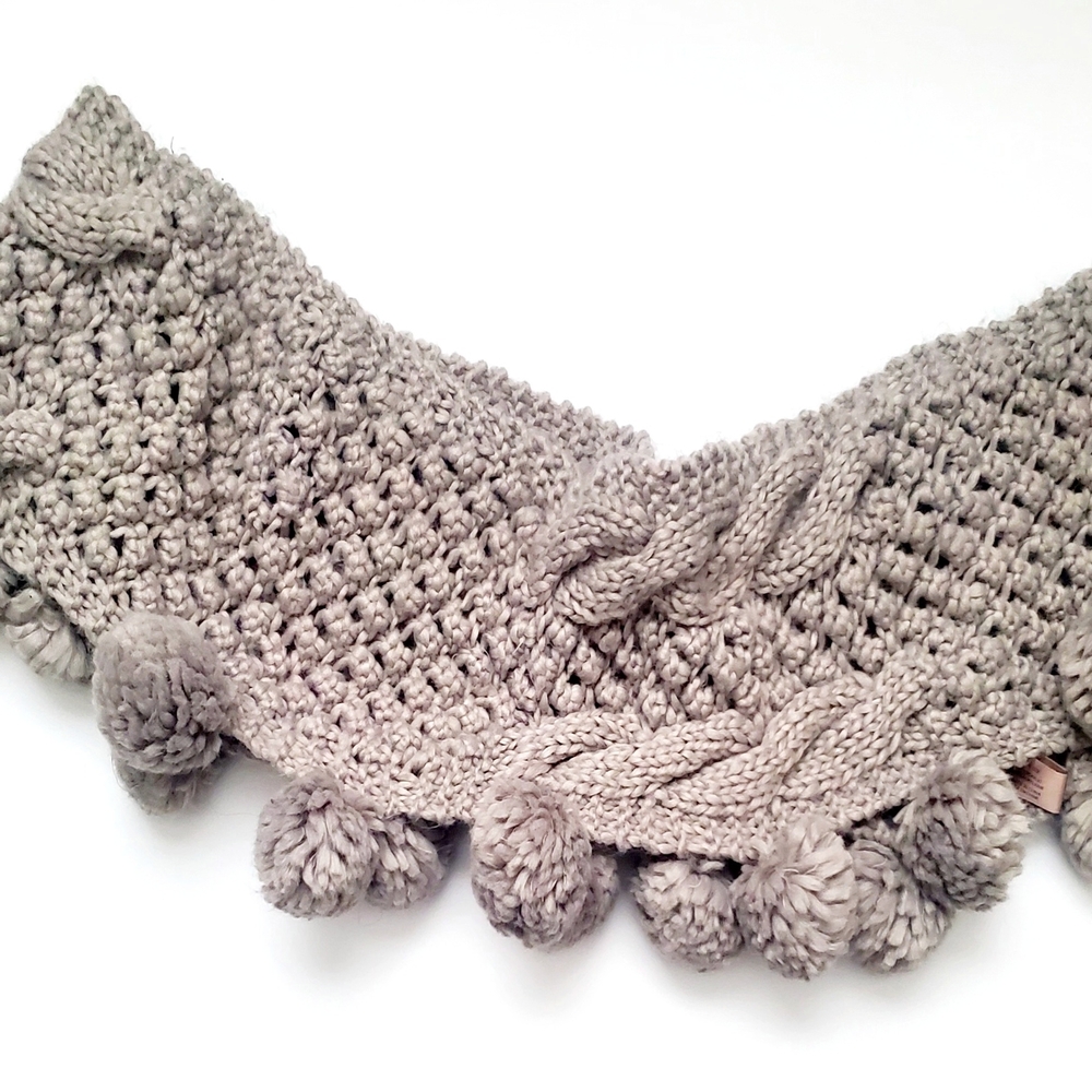 Cozy Gray Knit Enternal Scarf with Pom Poms - Picture 3 of 4